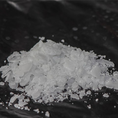 氫氧化鈉主要用于造紙、纖維素紙漿和肥皂的生產(chǎn)、合成洗滌劑、合成脂肪酸和動(dòng)植物脂肪的精煉。