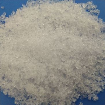 四水硝酸鈣 外觀: 無色透明單斜晶體