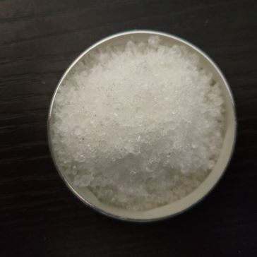 四水硝酸鈣 外觀: 無色透明單斜晶體